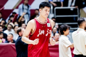 绝对获胜功臣！孟子凯三分6中5贡献15分2助上半场三分4中4